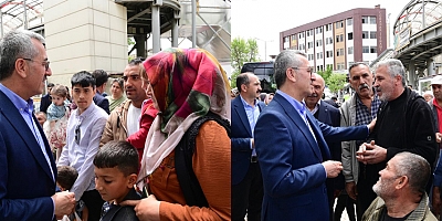 BAŞKAN GÜNGÖR, DEMOKRASİ MEYDANI’NDA VATANDAŞLARLA BAYRAMLAŞTI